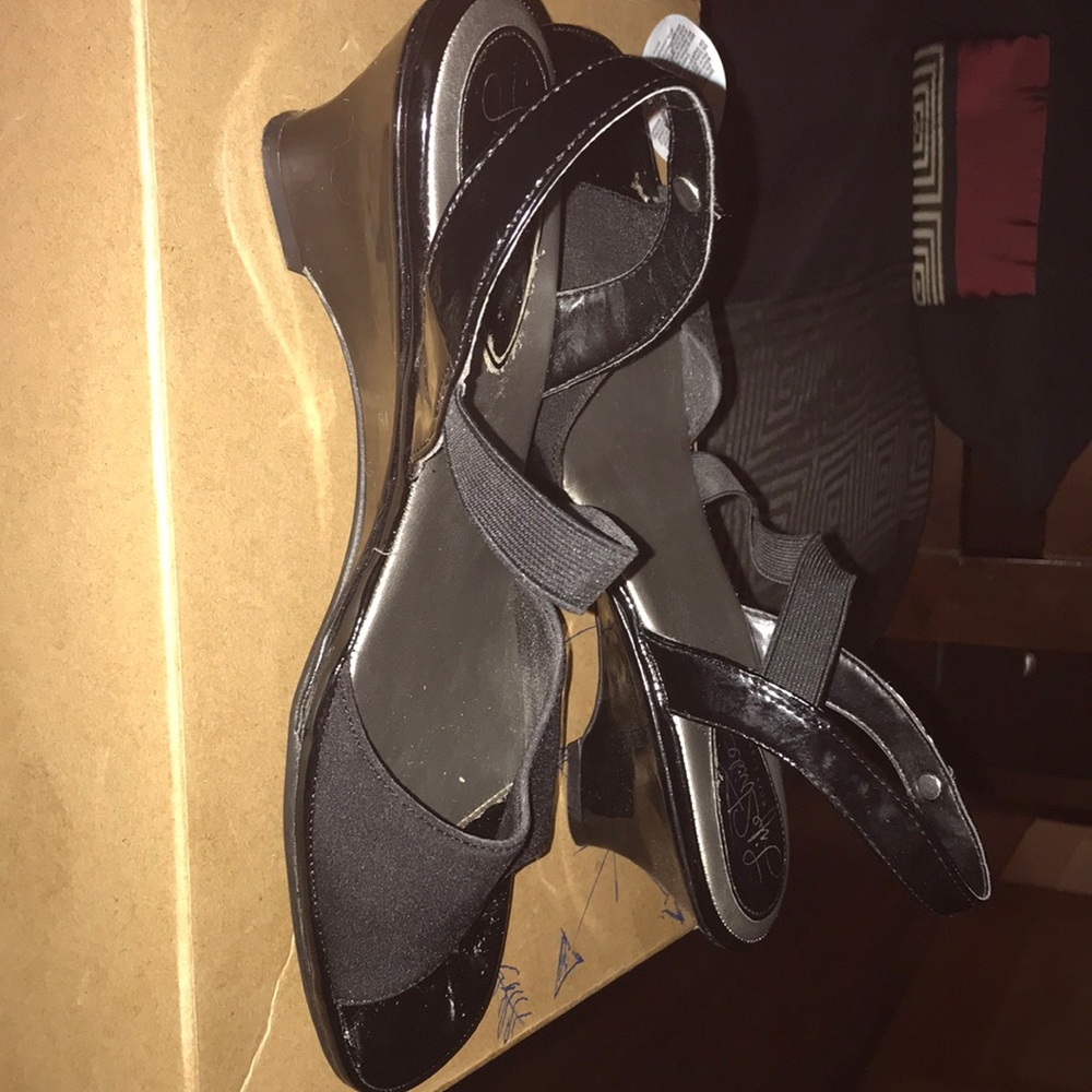 Comfortable dress sandals